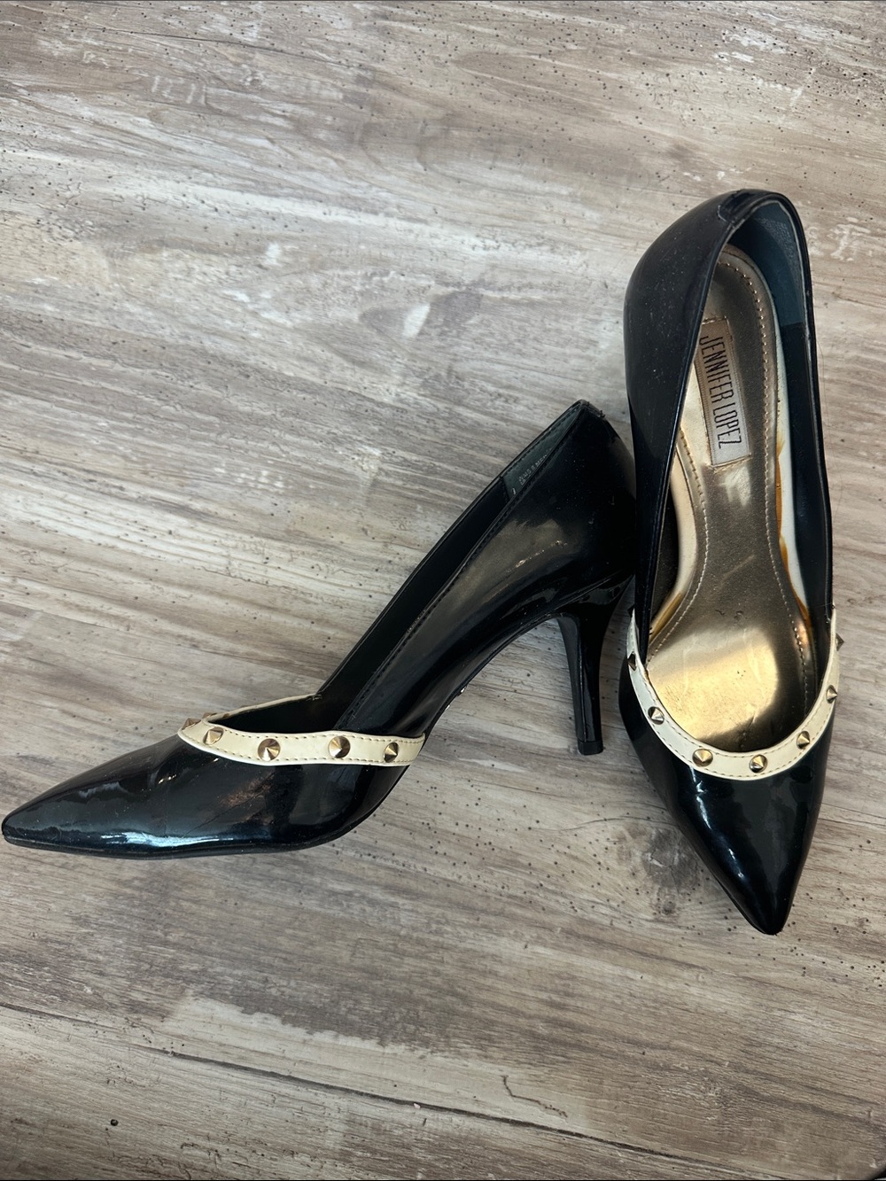 Jennifer Lopez Black Patent Pointed-Toe Pumps with Gold Stud Trim Size 8